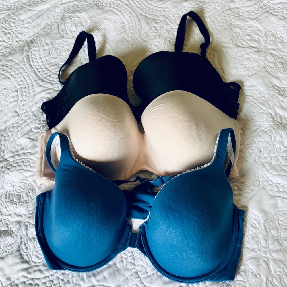 LOT 3 Victoria’s Secret bras
